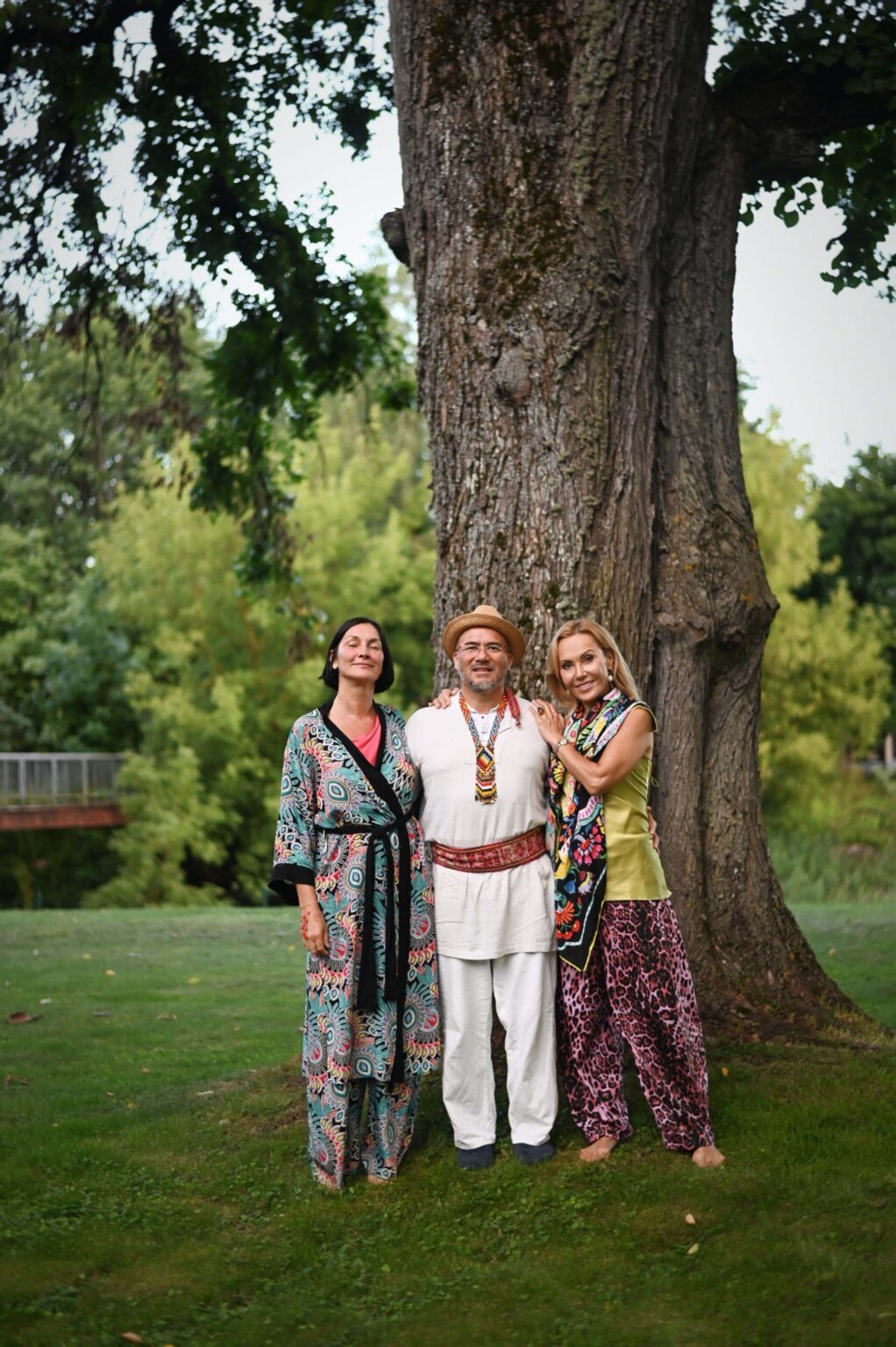 House of Devi — kopā pie ozola